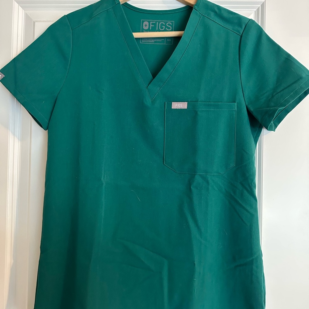 Figs- Catarina Top
Hunter Green